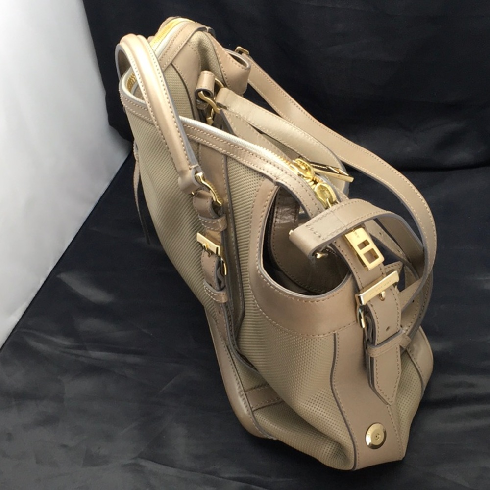 NWOT Gorgeous Burberry PurseTan Large for Travel - Picture 3 of 8